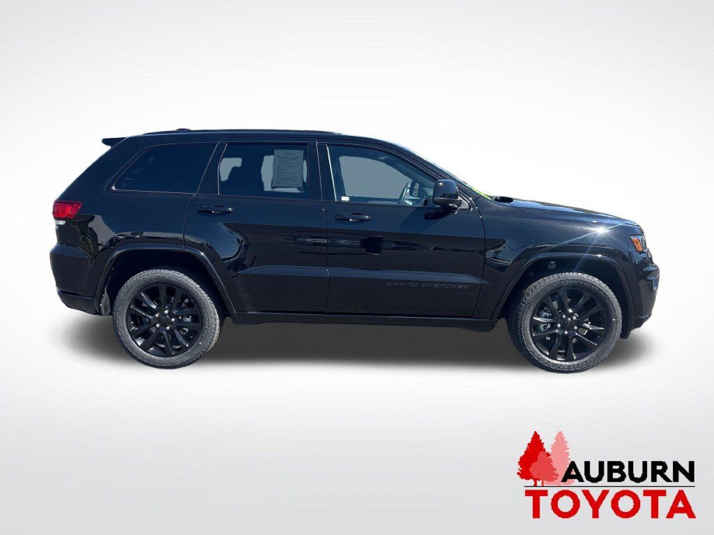Used 2021 Jeep Grand Cherokee Laredo X AWD/4WD image 4