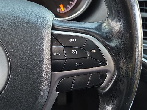 Used 2021 Jeep Grand Cherokee Laredo RWD image 14