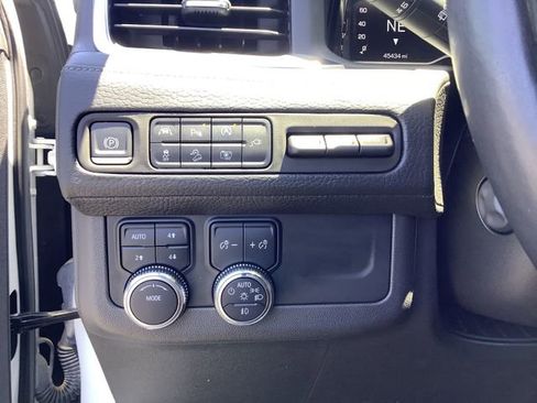 Used 2022 GMC Yukon XL Denali AWD/4WD image 14