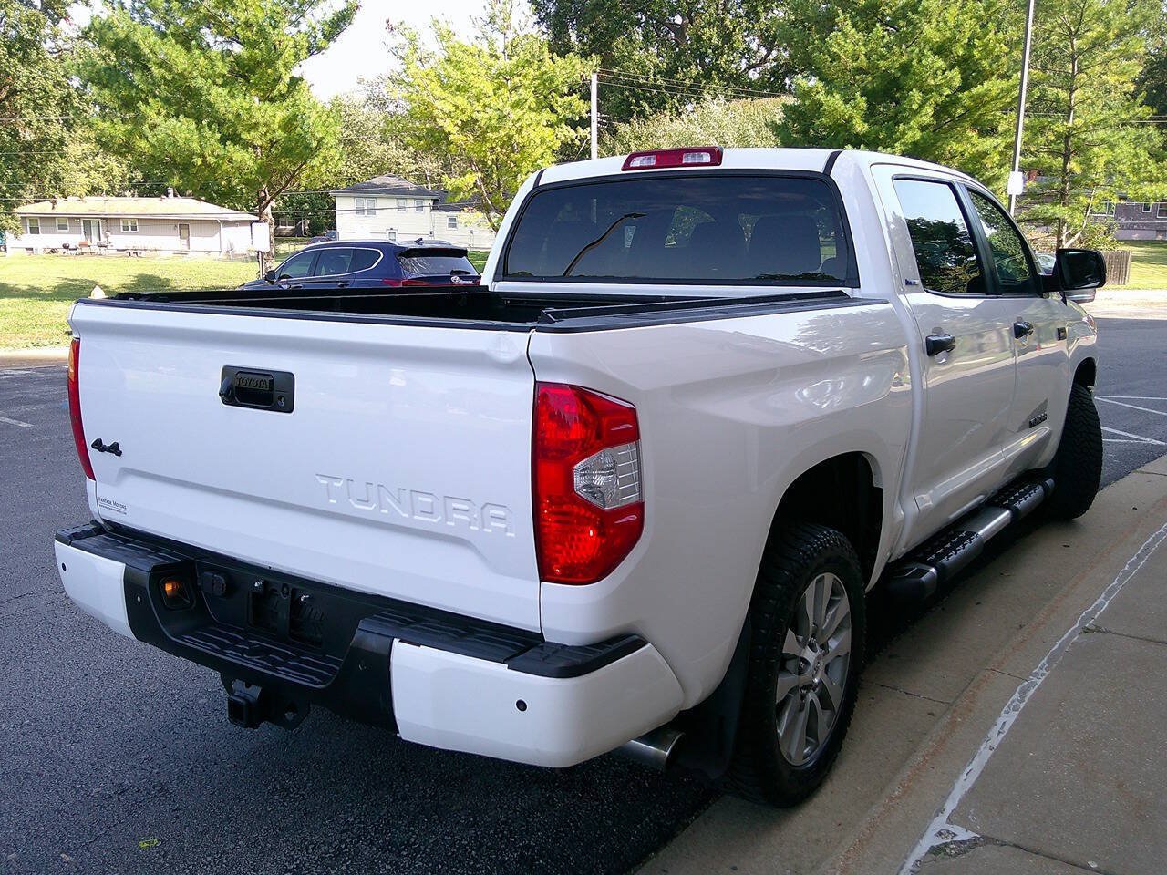 Used 2016 Toyota Tundra Limited w/ Limited Premium Package AWD/4WD image 5