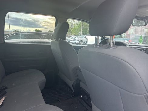 Used 2016 RAM 1500 Express AWD/4WD image 11