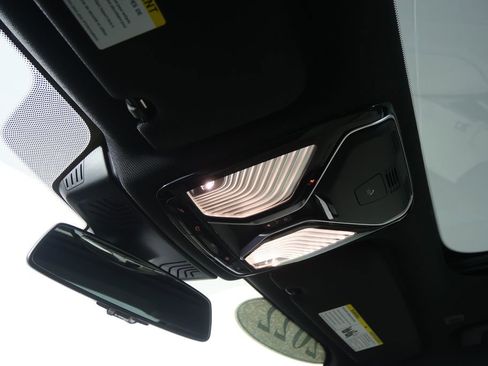 Used 2022 BMW 740i w/ M Sport Package image 23