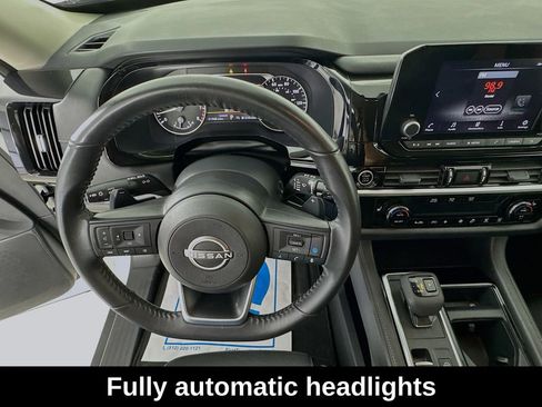 Used 2024 Nissan Pathfinder SV FWD image 12