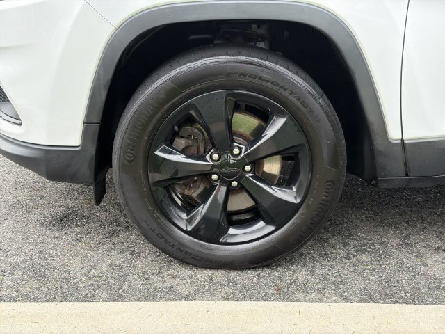 Used 2019 Jeep Cherokee Latitude Plus AWD/4WD image 10