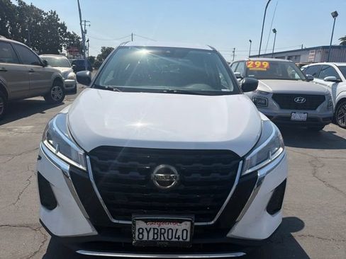 Used 2021 Nissan Kicks S FWD image 2
