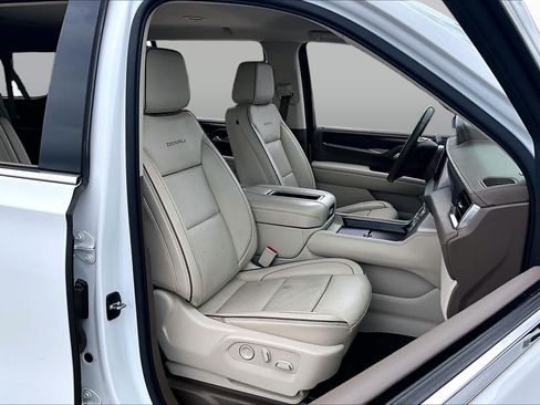 Used 2022 GMC Yukon XL Denali w/ Advanced Technology Package RWD image 9