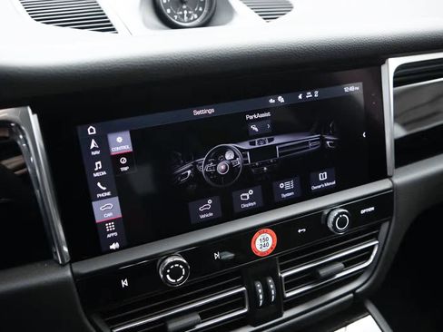 Certified 2026 Porsche Macan AWD/4WD image 15