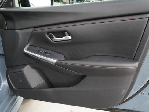 Used 2025 Nissan Sentra SR w/ SR Premium Package FWD image 9