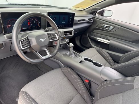 Used 2025 Ford Mustang GT RWD image 4