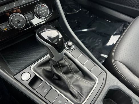 Used 2024 Volkswagen Jetta SE image 18
