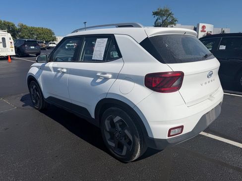 Used 2025 Hyundai Venue SEL FWD image 5