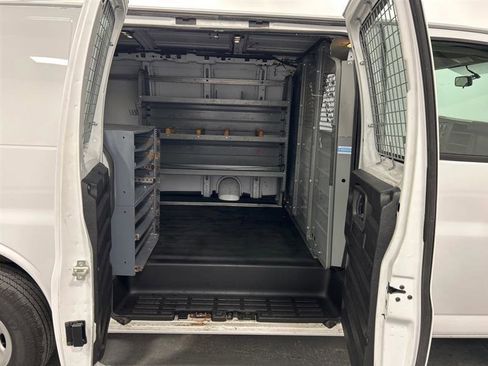 Used 2017 GMC Savana 2500 RWD image 8
