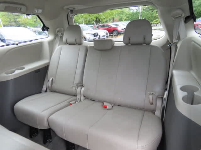 Used 2019 Toyota Sienna XLE Premium FWD image 15
