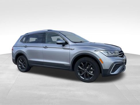 Used 2024 Volkswagen Tiguan Wolfsburg Edition AWD/4WD image 2