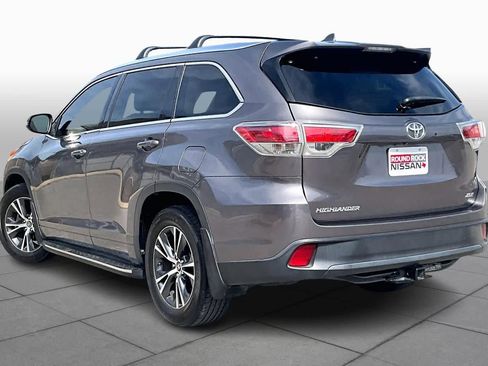 Used 2016 Toyota Highlander XLE image 12