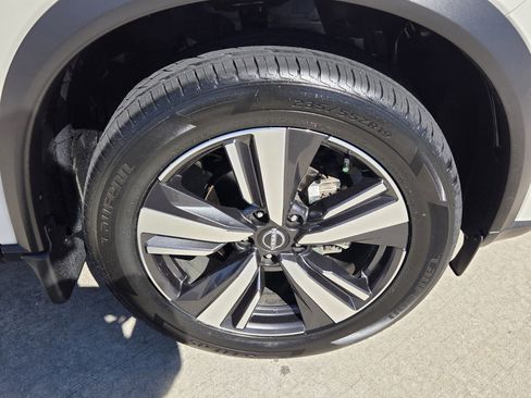 Used 2023 Nissan Rogue Platinum image 12