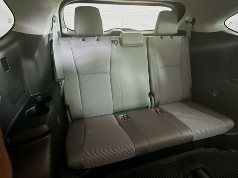 Used 2023 Toyota Highlander L FWD image 28