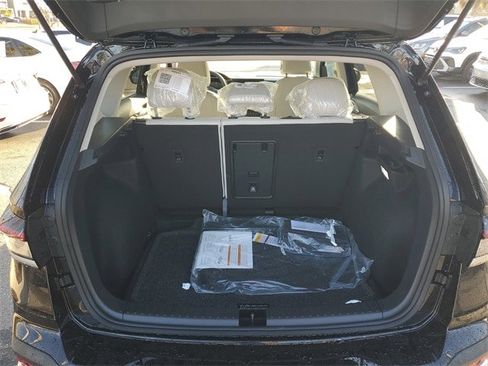 New 2026 Volkswagen Taos SE image 7