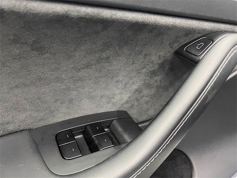 Used 2025 Tesla Model Y Long Range image 10