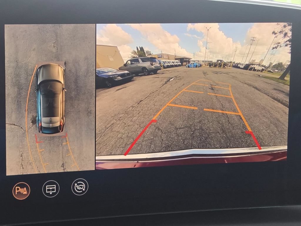 Used 2024 Cadillac Lyriq Tech w/ Driver Assist Package AWD/4WD image 7