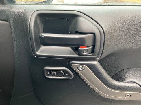 Used 2017 Jeep Wrangler Unlimited Sport image 10