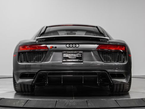 Used 2018 Audi R8 V10 w/ Premium Package image 32