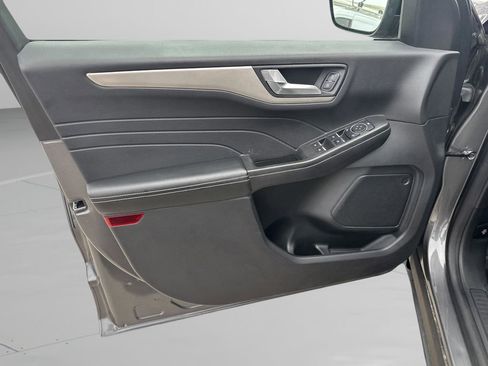Used 2021 Ford Escape SE w/ SE Sport Appearance Package FWD image 9