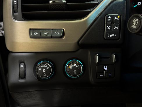 Used 2019 GMC Yukon XL Denali w/ Denali Ultimate Package image 7