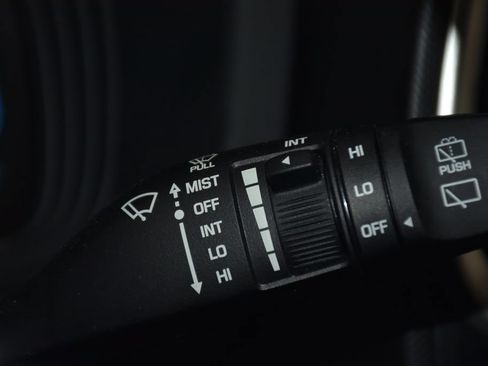 Certified 2025 Hyundai Venue SEL FWD image 20
