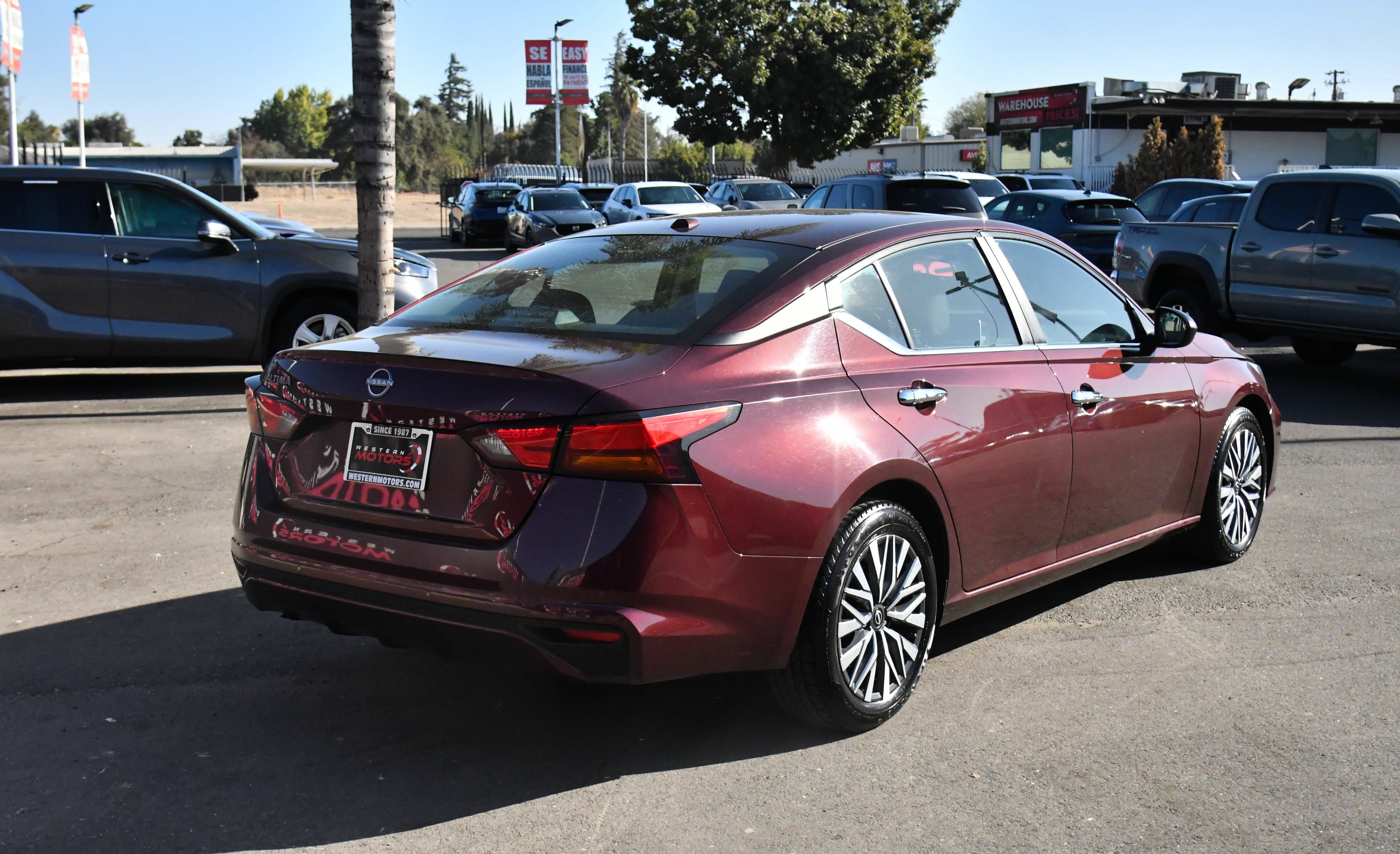 Used 2025 Nissan Altima 2.5 SV FWD image 8