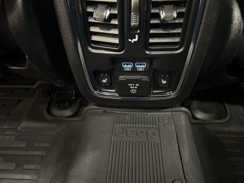 Used 2021 Jeep Grand Cherokee Overland AWD/4WD image 30