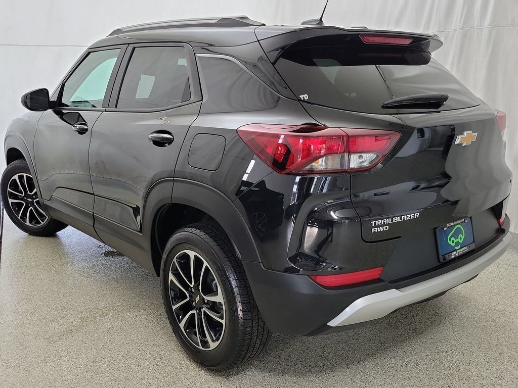 Used 2025 Chevrolet TrailBlazer LT AWD/4WD image 8