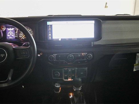 Used 2025 Jeep Gladiator Nighthawk image 13