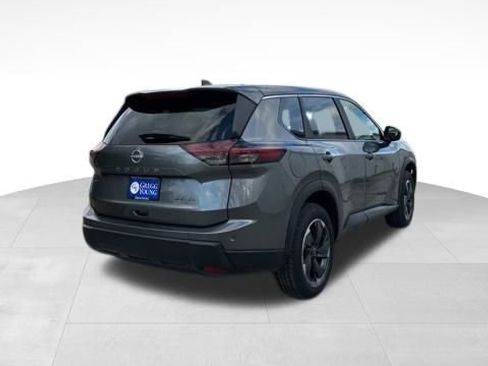 Used 2024 Nissan Rogue SV image 8