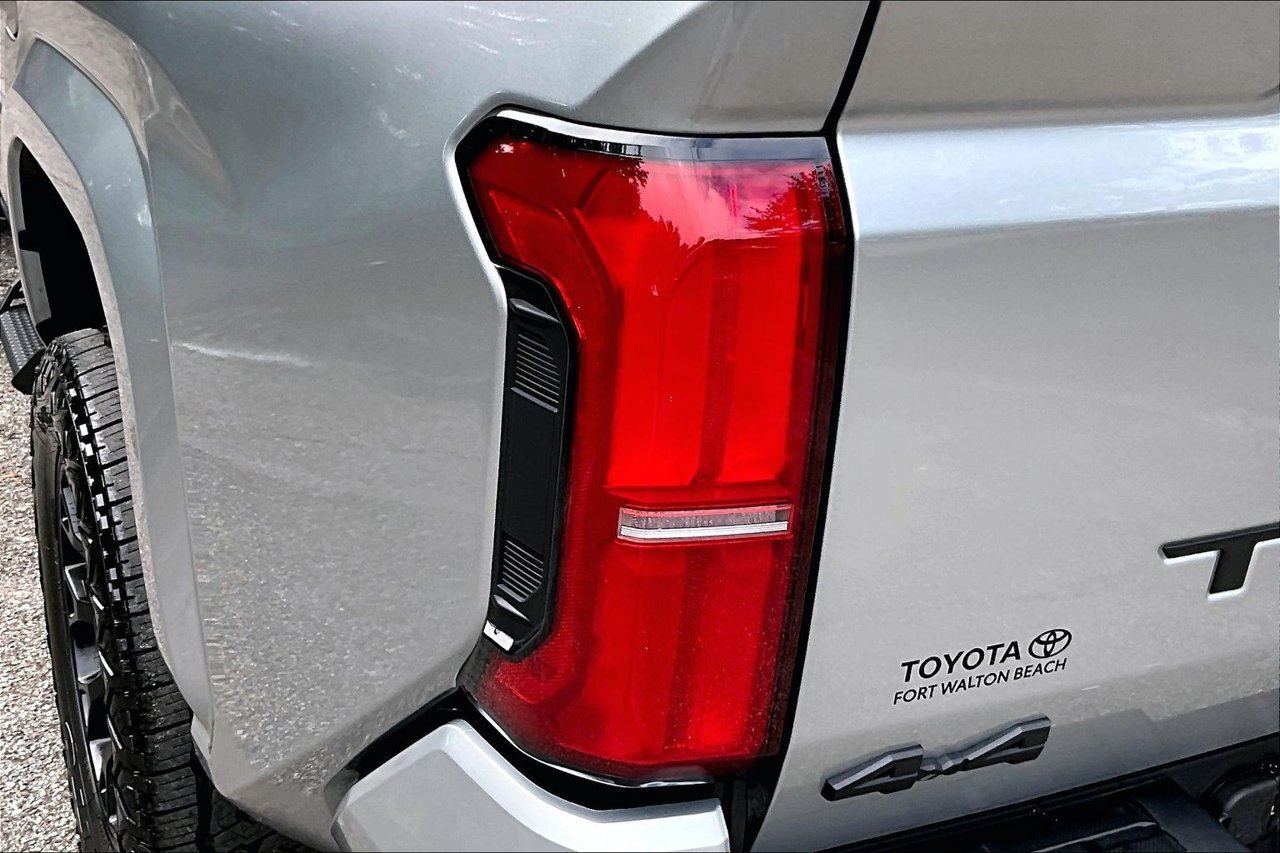 Used 2025 Toyota Tacoma SR5 AWD/4WD image 20