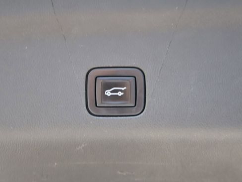Used 2022 Chevrolet Suburban RST w/ Luxury Package AWD/4WD image 18