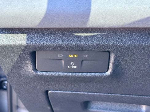 New 2026 Volkswagen Tiguan SE image 17