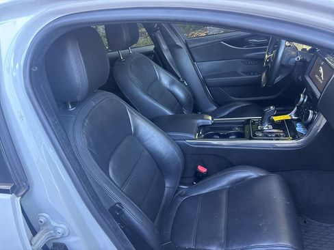 Used 2020 Jaguar XE S image 3