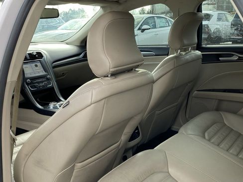 Used 2017 Ford Fusion SE w/ Fusion SE Technology Package image 20