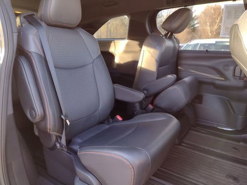 Used 2022 Toyota Sienna XSE image 20