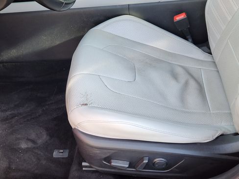 Used 2021 Hyundai Elantra Limited w/ Cargo Package image 9