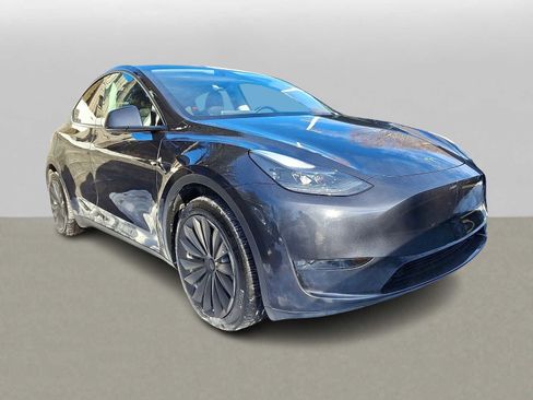 Used 2024 Tesla Model Y Long Range image 3