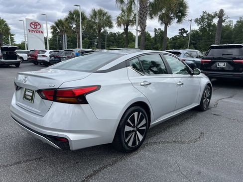 Used 2021 Nissan Altima 2.5 SV FWD image 10