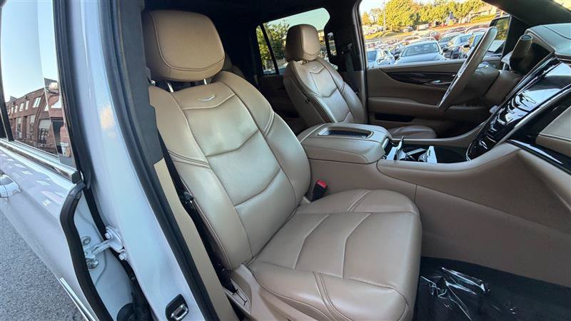 Used 2020 Cadillac Escalade Platinum AWD/4WD image 8