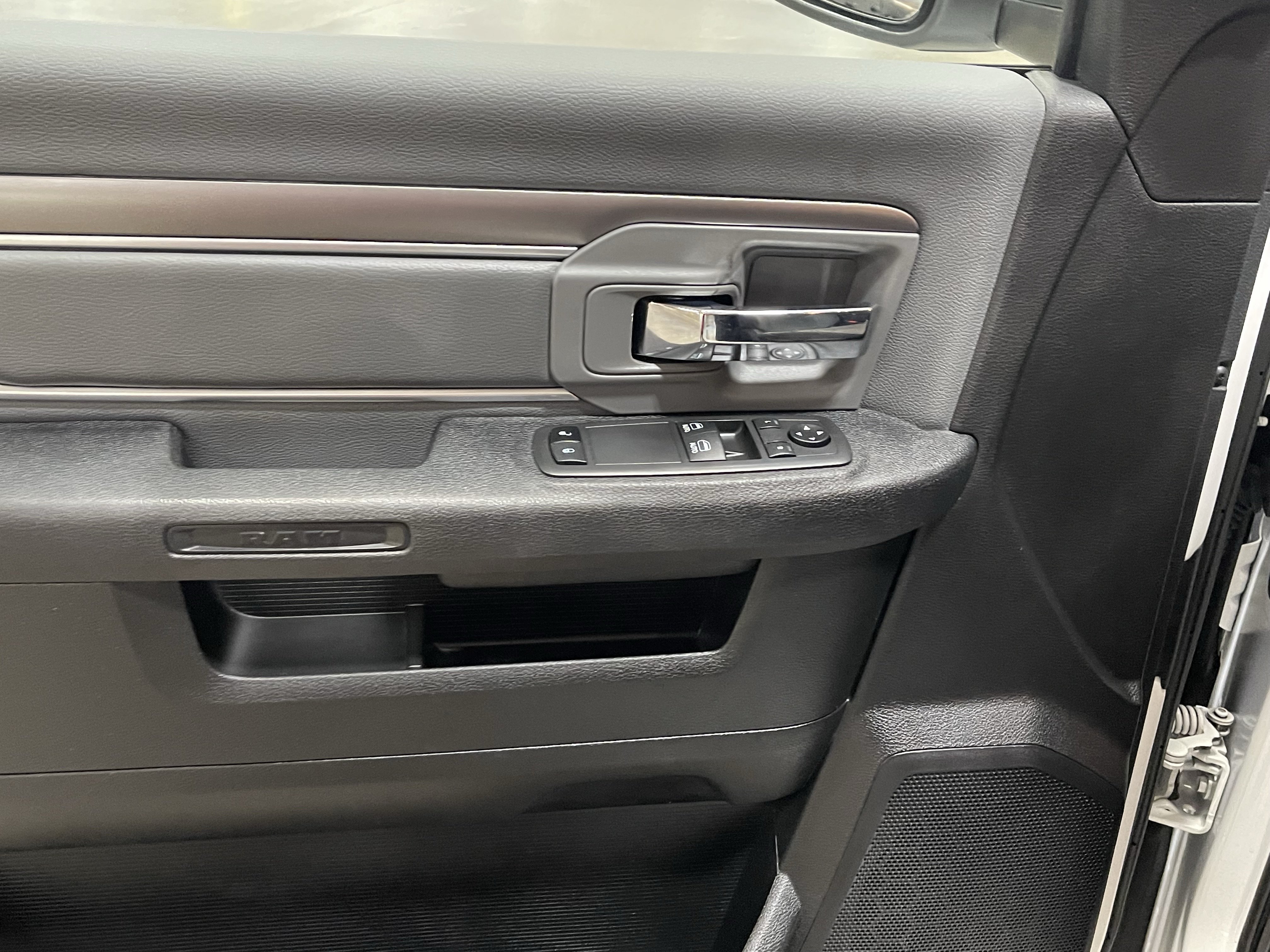 Certified 2022 RAM 1500 Classic SLT AWD/4WD image 14