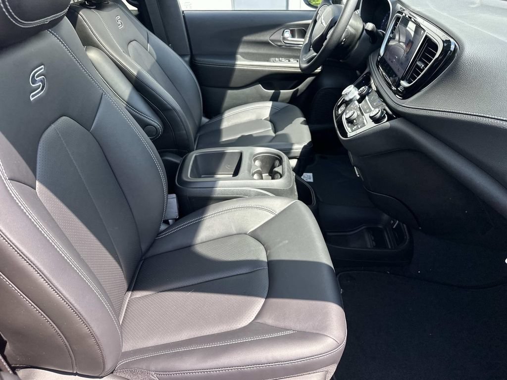New 2026 Chrysler Pacifica Select w/ S Appearance Package FWD image 14