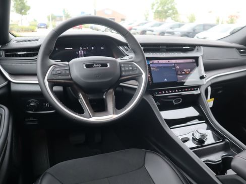New 2026 Jeep Grand Cherokee Altitude AWD/4WD image 2
