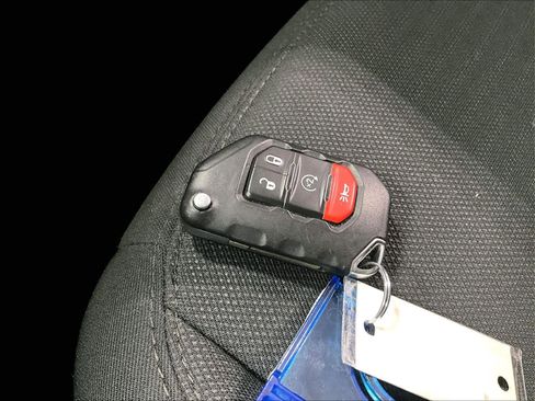 Used 2022 Jeep Wrangler Unlimited Sahara w/ Cold Weather Group image 30