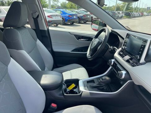 Used 2021 Toyota RAV4 XLE w/ Convenience Package FWD image 34