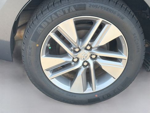 Used 2014 Toyota Corolla LE FWD image 9
